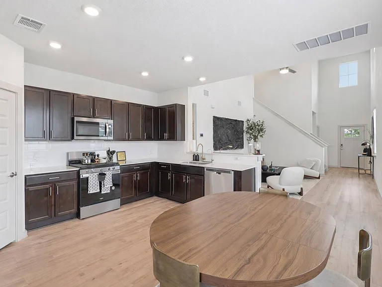 220 Merrick Rd — Photo 6