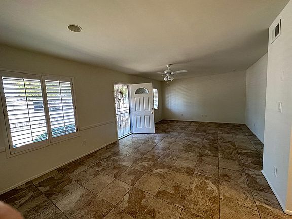 3rd image of 2511 E Larkspur Dr