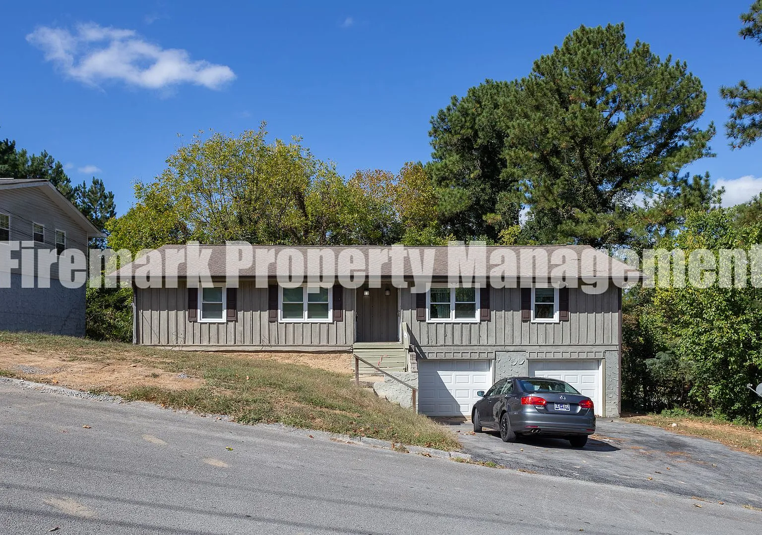 Three Bedroom Duplex in Washington Hills! — Photo 1