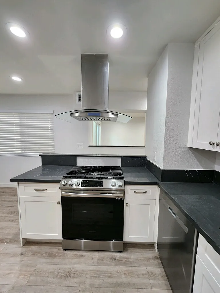 3 bed, 2.5 bath, 1760 sqft, $4,450 — Photo 3