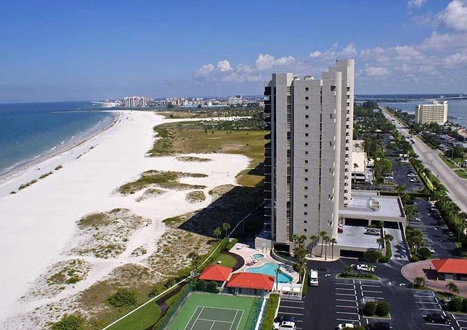 Condo right on Beach 