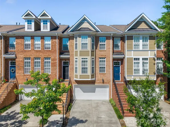 7810 Springs Village Ln, Charlotte, NC 28226