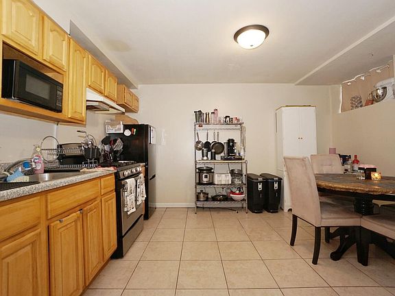 4th image of 582 Main St #1A