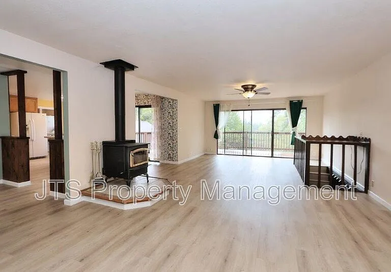 2812 Centennial Ct — Photo 10