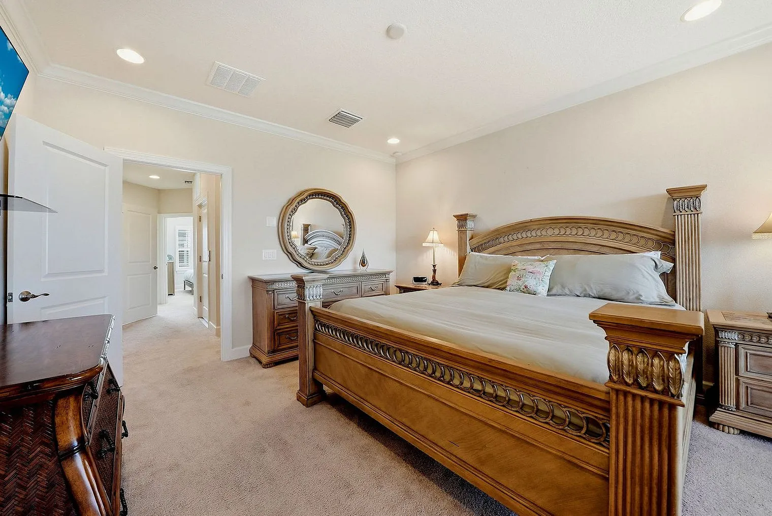 4 bed, 3.0 bath, $5,996 — Photo 4