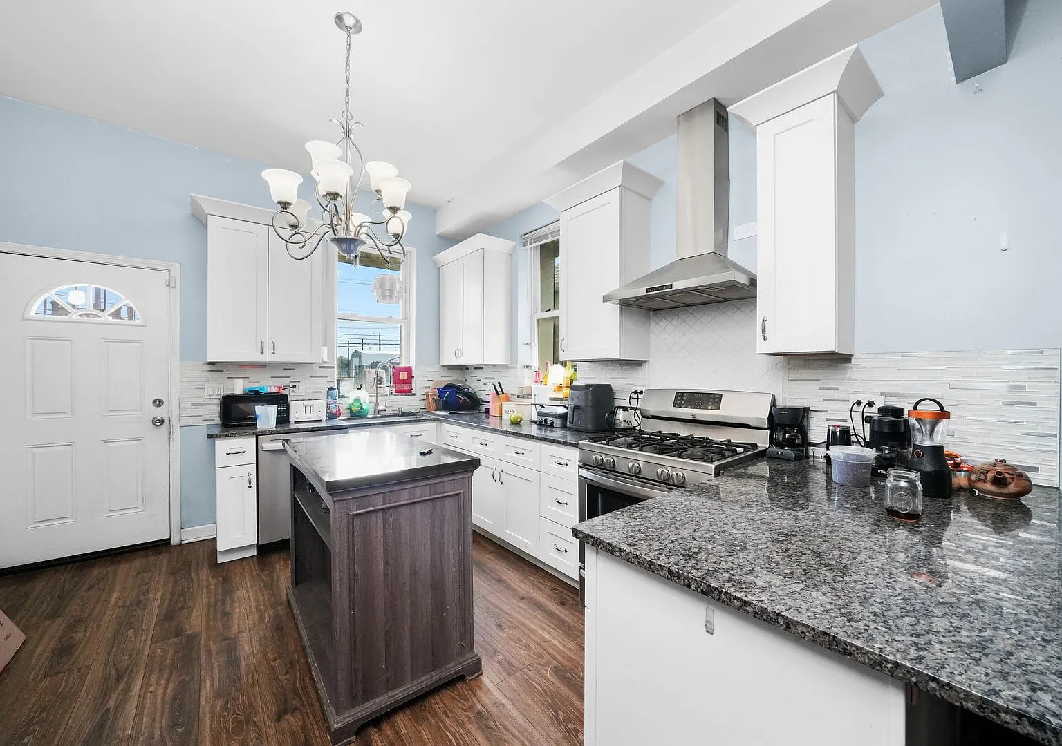 1307 S Ashland Ave. Spacious Home with 4 bedrooms — Photo 1