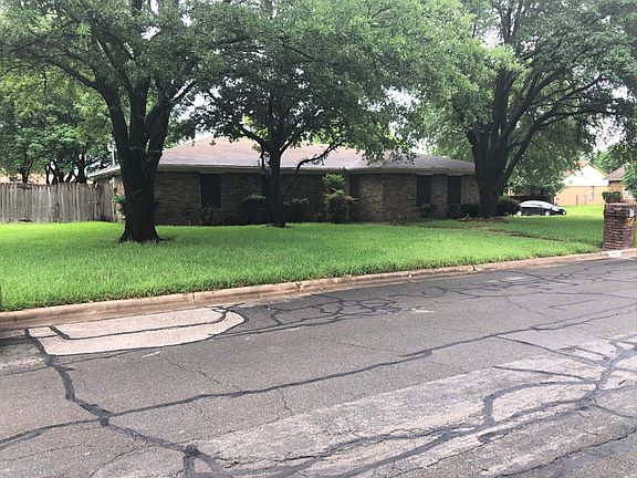 4th image of 401 Burnell Cir