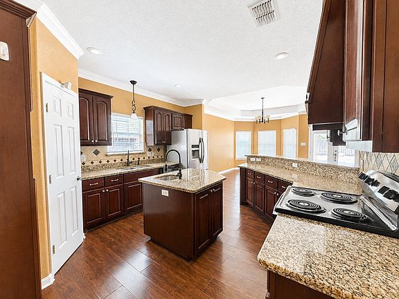 2nd image of 10 Yvonne Dr