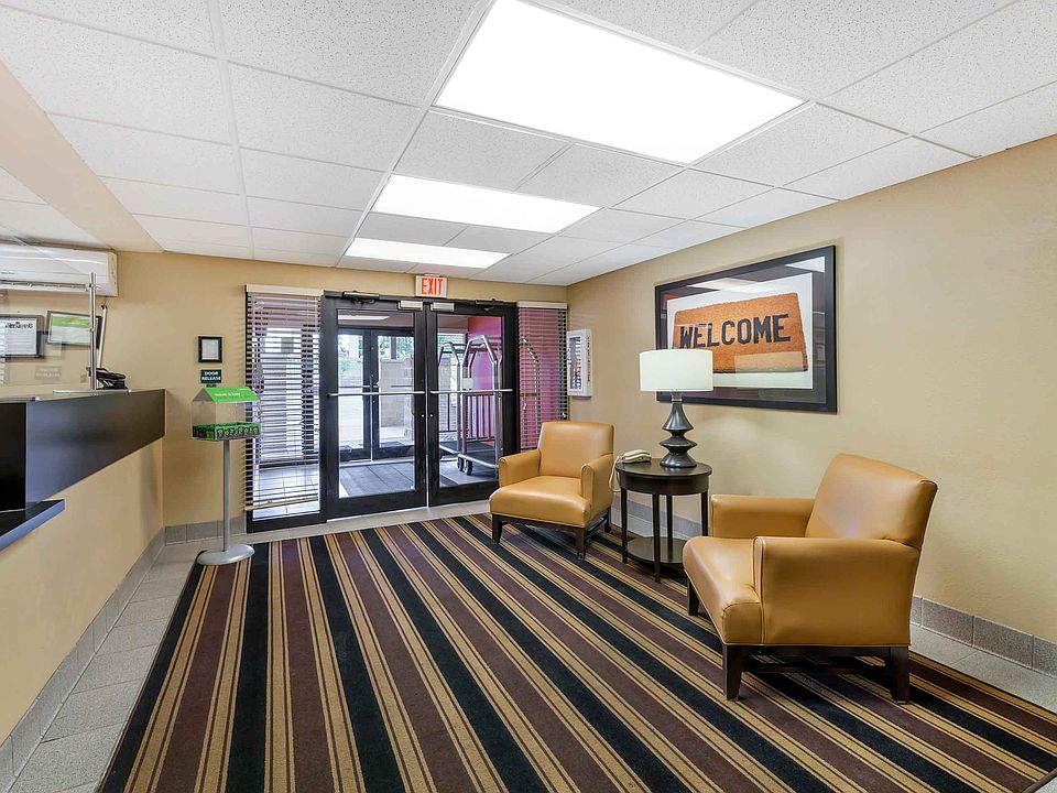 Lobby and Guest Check-in
