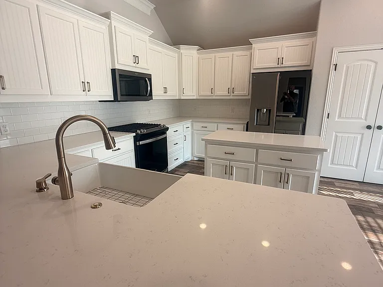 5007 Cy Young Dr — Photo 2