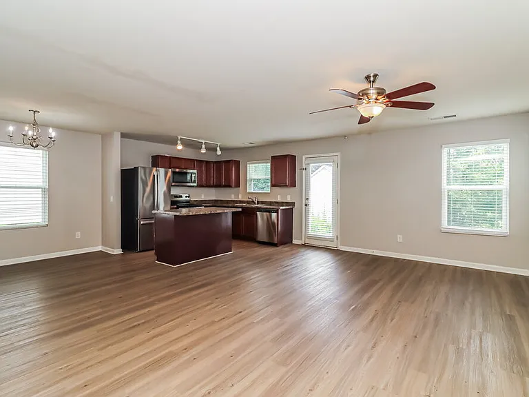 16 Everett Cir — Photo 6