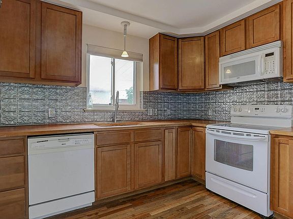 5th image of 1134 Roslyn St