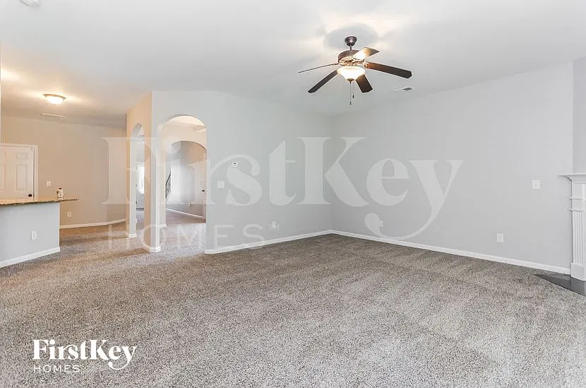 4 bed, 3.0 bath, 2880 sqft, $3,020 — Photo 3