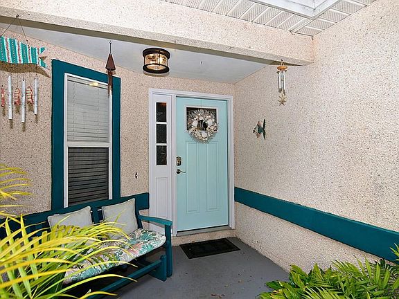 4th image of 212 Herada St