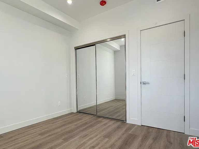 5340 Denny Ave — Photo 17