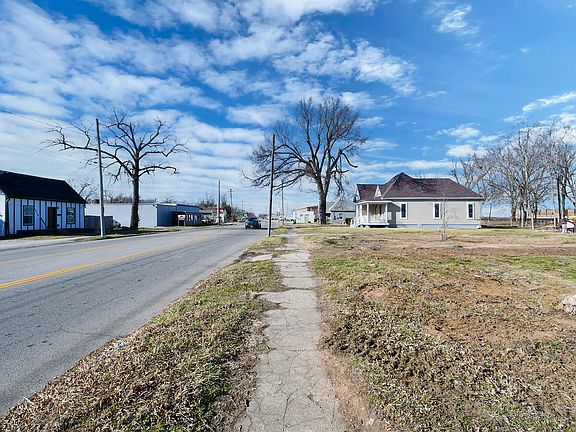 5th image of 1027 E Commercial Street