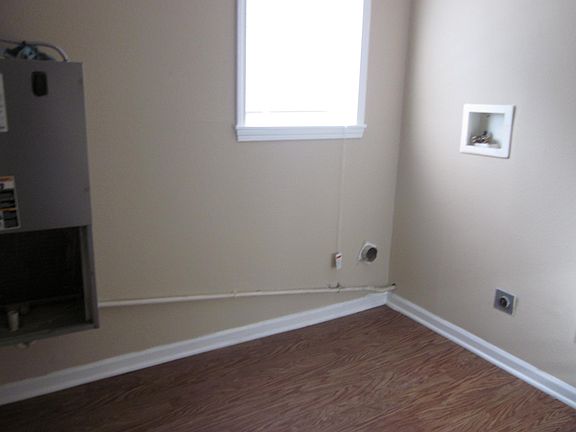 5th image of 179 Lakeshore Dr