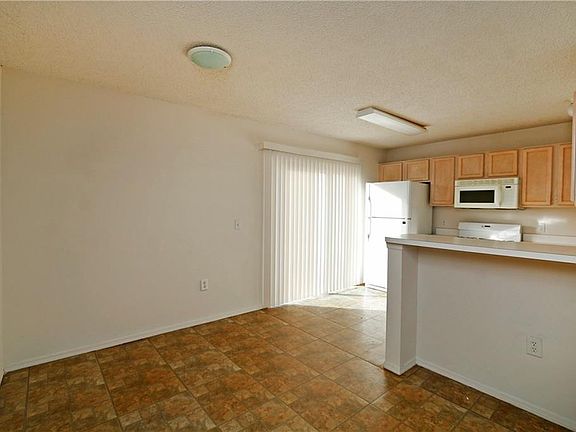 3rd image of 225 Manoel Ln