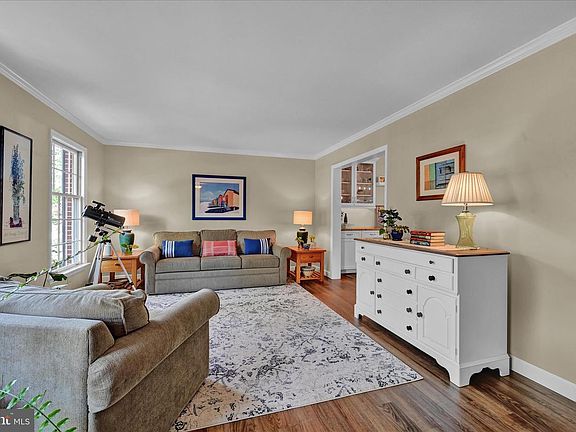 5th image of 151 Ridings Way
