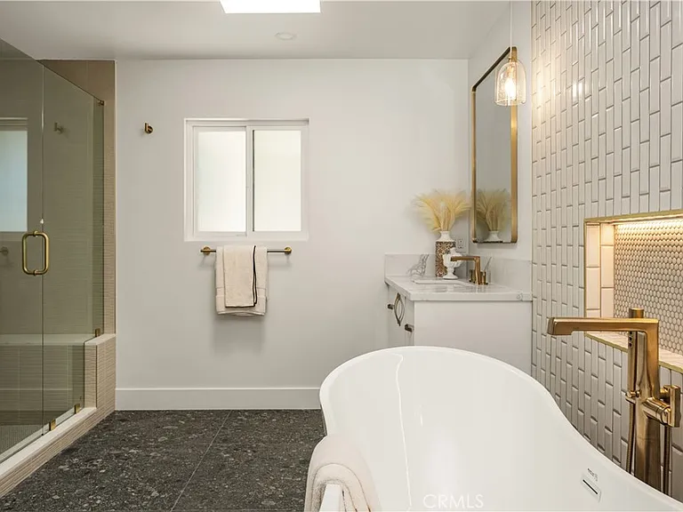 5 Yellow Brick Rd — Photo 41