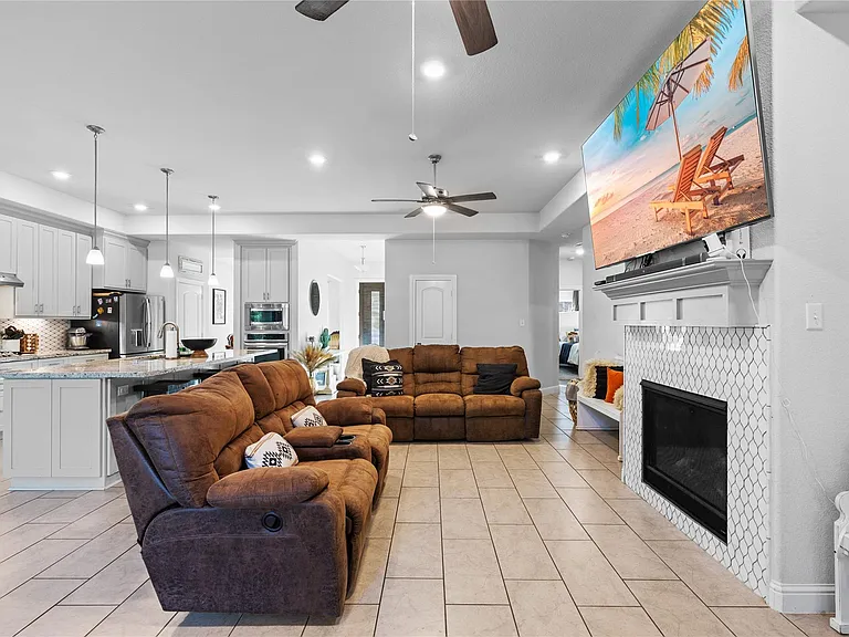 12140 Goliad Ln — Photo 6