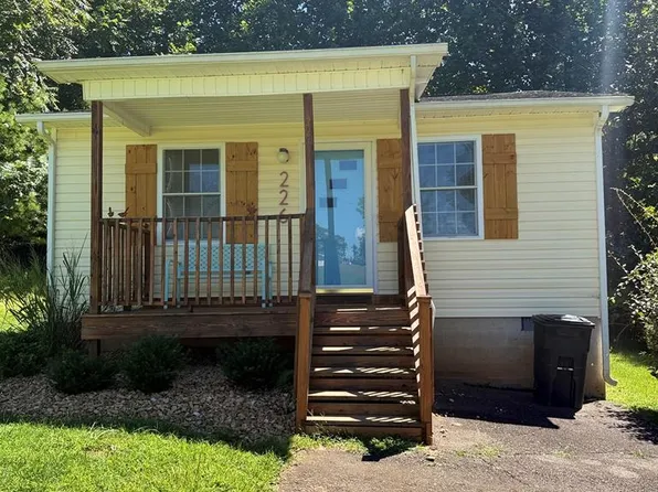 226 Middleton St, Galax, VA 24333