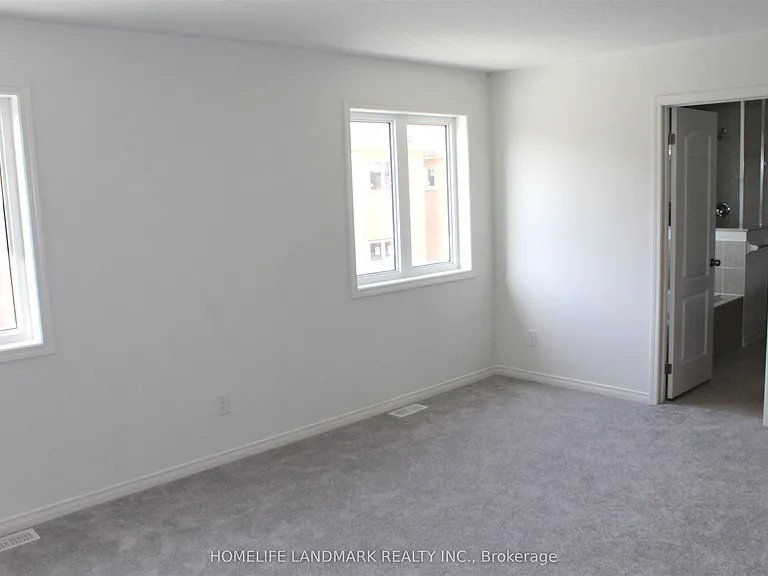2356 Equestrian Cres — Photo 12