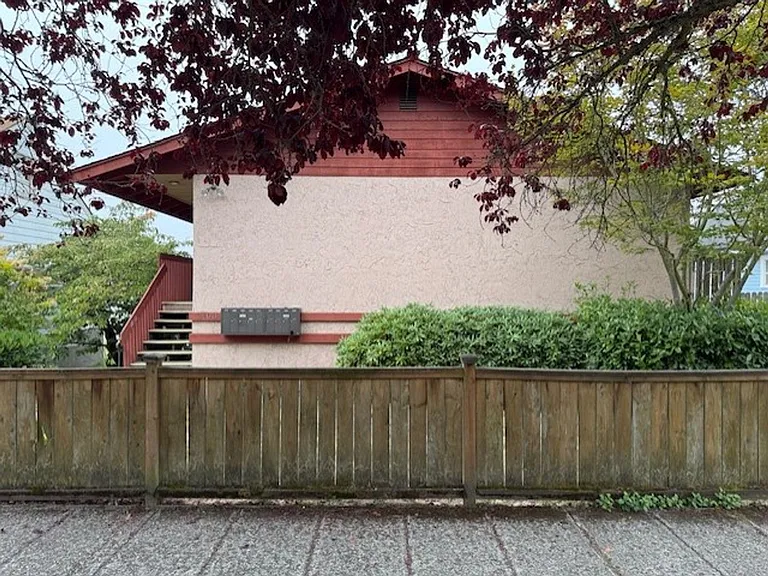 2408 Grand AVE Everett, WA 98021 — Photo 2