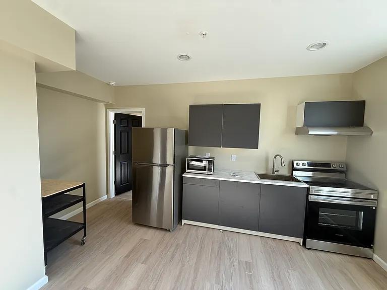 1015 Lancaster Ave #2A — Photo 9