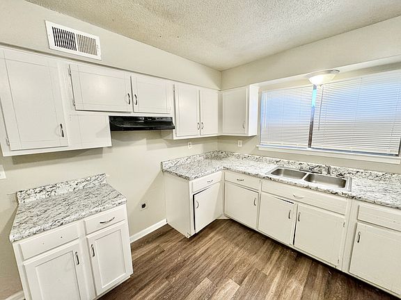 3rd image of 1199 Parkrose Ave