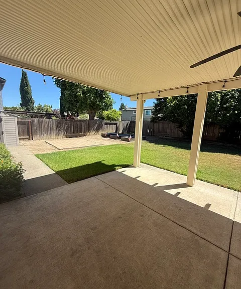 725 McKenzie Ct — Photo 23
