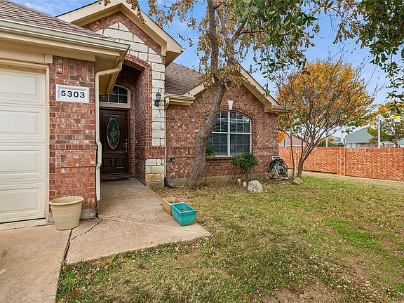2nd image of 5303 Castlewood Cir
