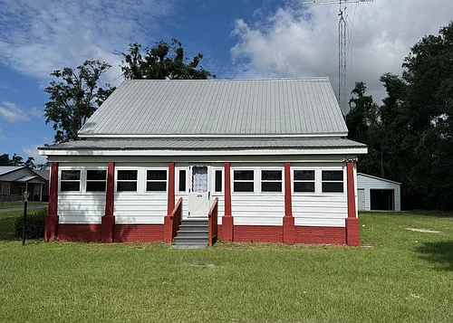 179 NE County Road 255 Photo 1