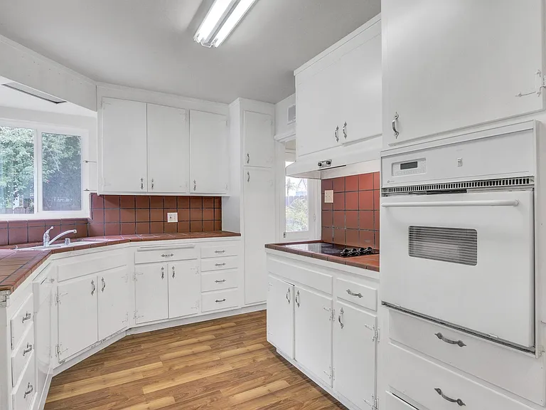 1290 Estudillo Ave — Photo 10