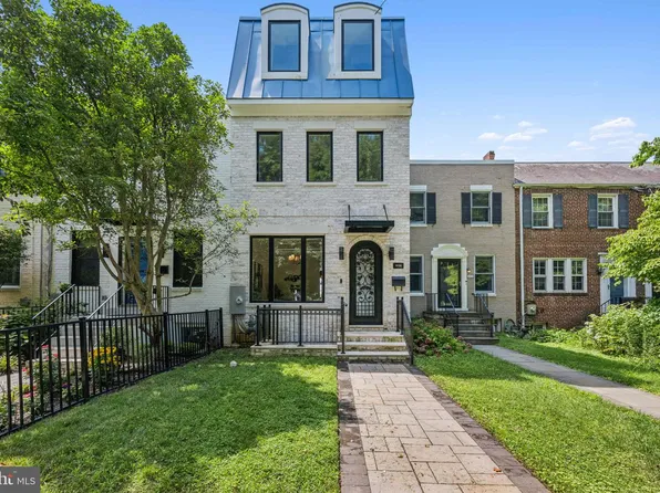 3550 Whitehaven Pkwy NW, Washington, DC 20007