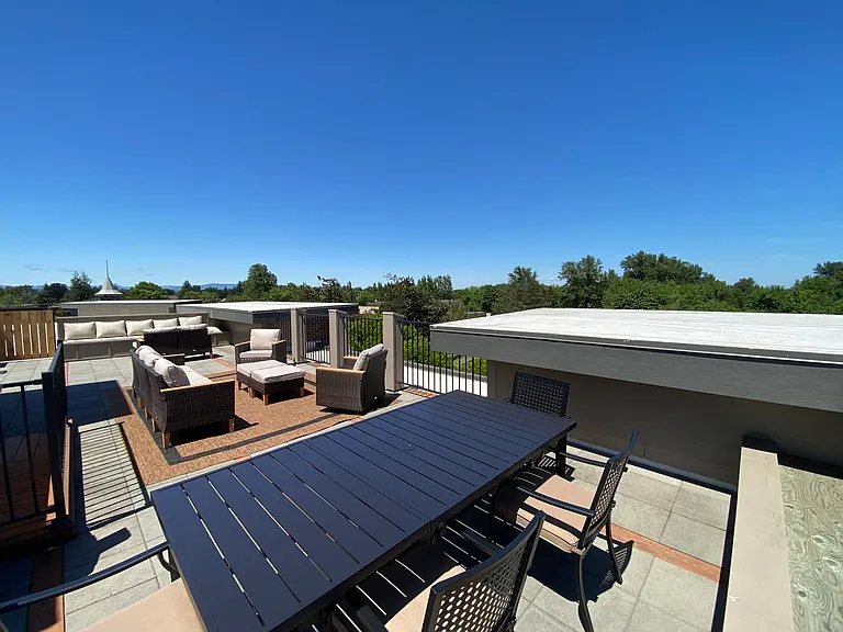 Modern Luxury Downtown Apartment ~ Osprey Point — Photo 68