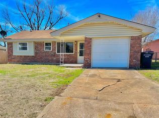 1105 Berwyck Dr, Moore, OK 73160