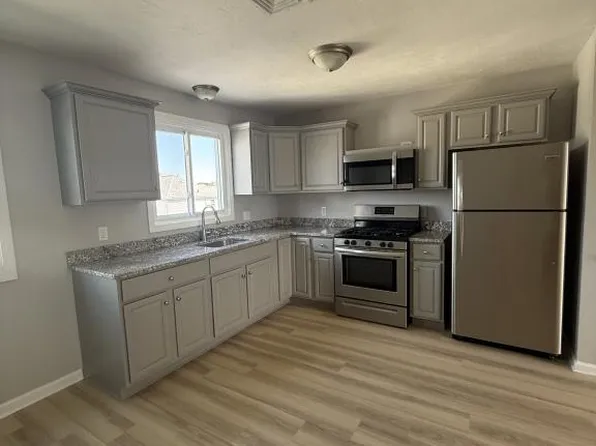 132 Vale St, Fall River, MA 02724
