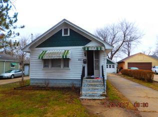 910 S Liberty St, Elgin, IL 60120