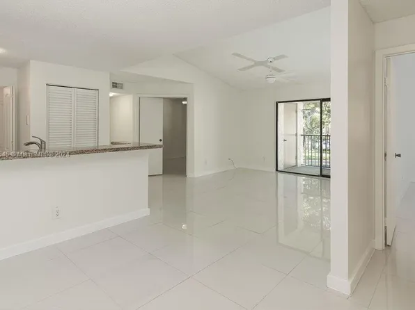 640 S Park Rd #214, Hollywood, FL 33021