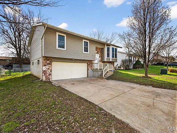 2nd image of 5856 Parkside Pl
