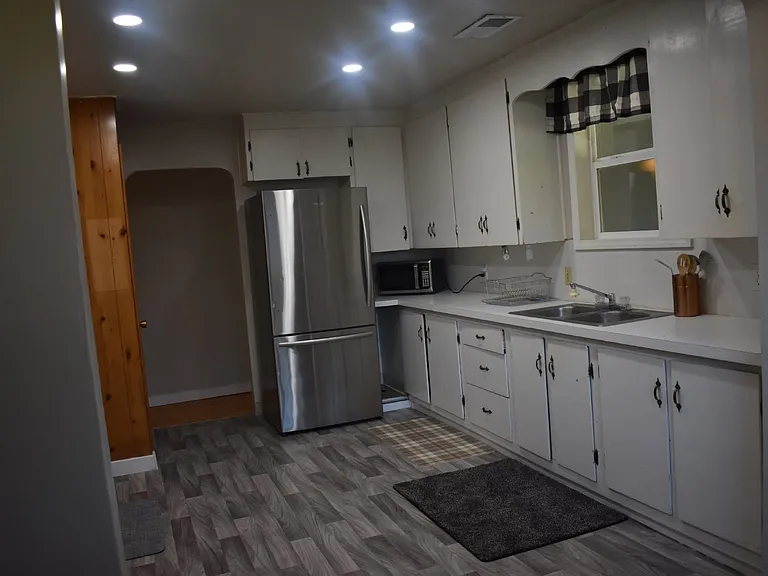 535 E Hanthorn Ave — Photo 5