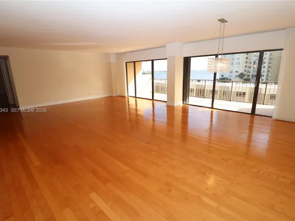 1800 NE 114th St APT 608, Miami, FL 33181