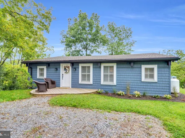 470 N Shore Dr, Lenhartsville, PA 19534