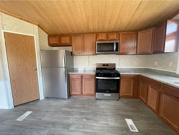 3 bed, 900 sqft, $1,700 — Photo 1