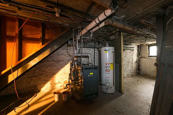 Sold by REMAX Elite | media 28