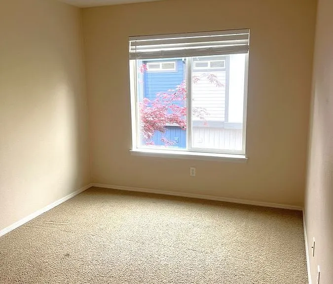 1008 SE Bacarra St — Photo 36