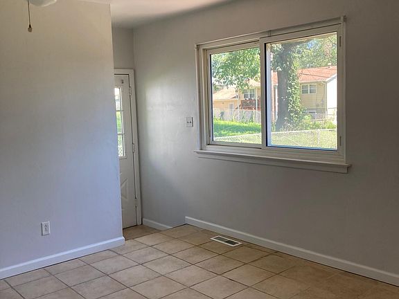 2nd image of 5206 Ville Cecelia Ln