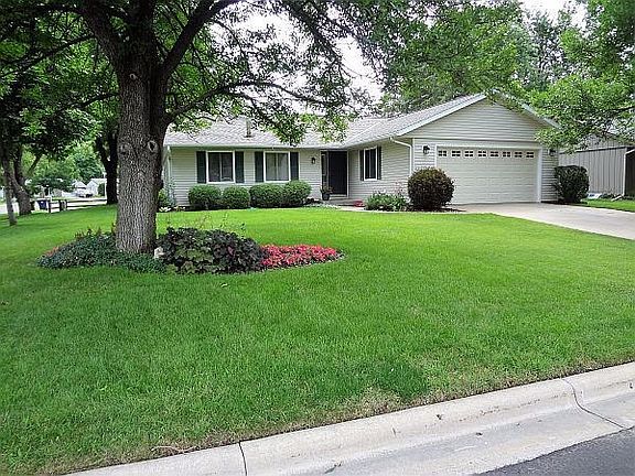 Welcome home to 728 Pleasant Ct.