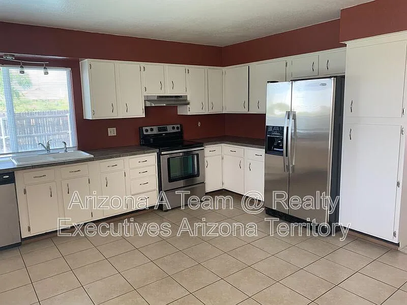 3 bed, 2.0 bath, 1140 sqft, $1,695 — Photo 3